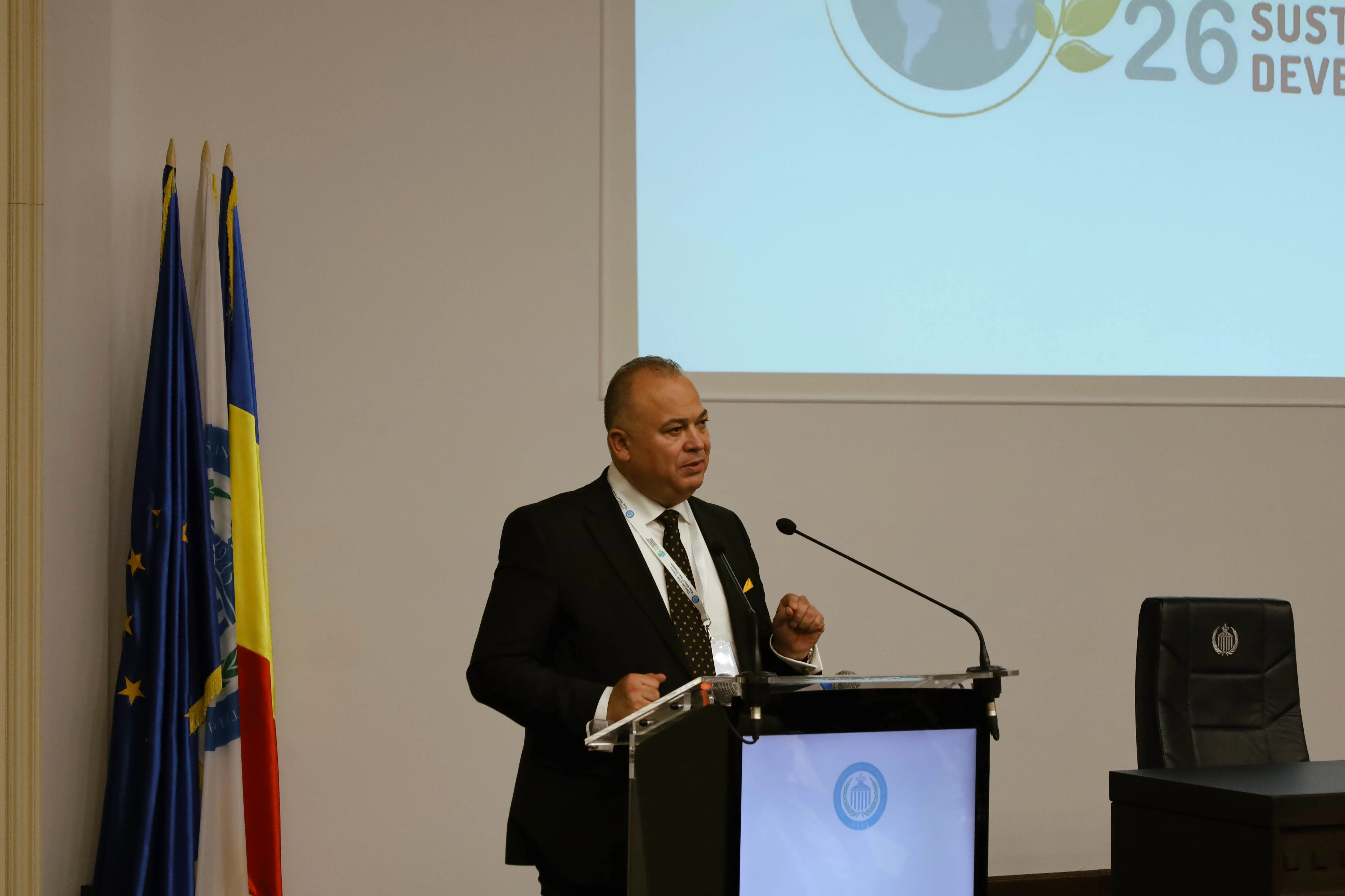 Rectorul USV Timișoara susținând discursul de deschidere la Conferința Internațională pentru Dezvoltare Durabilă.