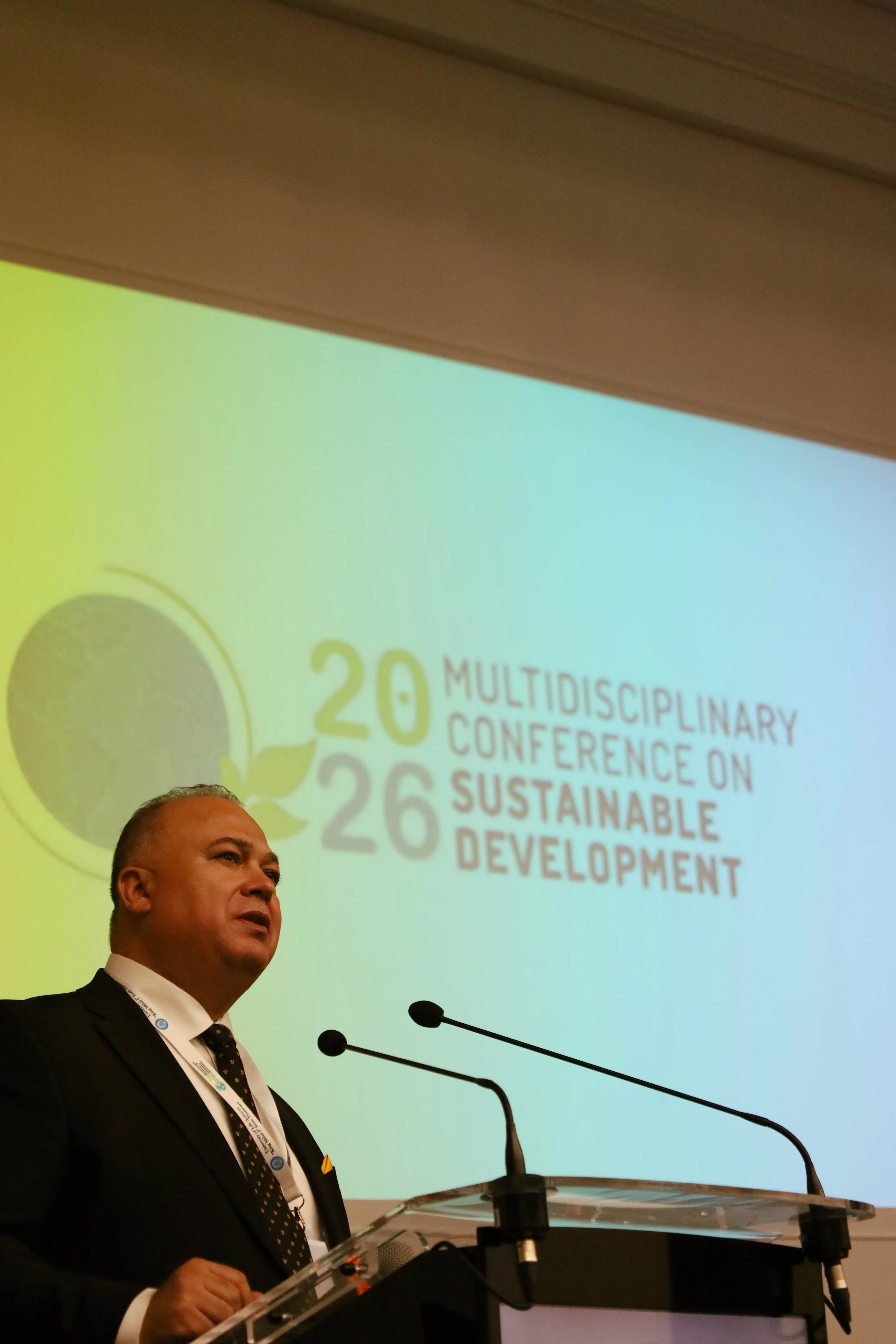 Rectorul USV Timișoara susținând discursul de deschidere la Conferința Internațională pentru Dezvoltare Durabilă.