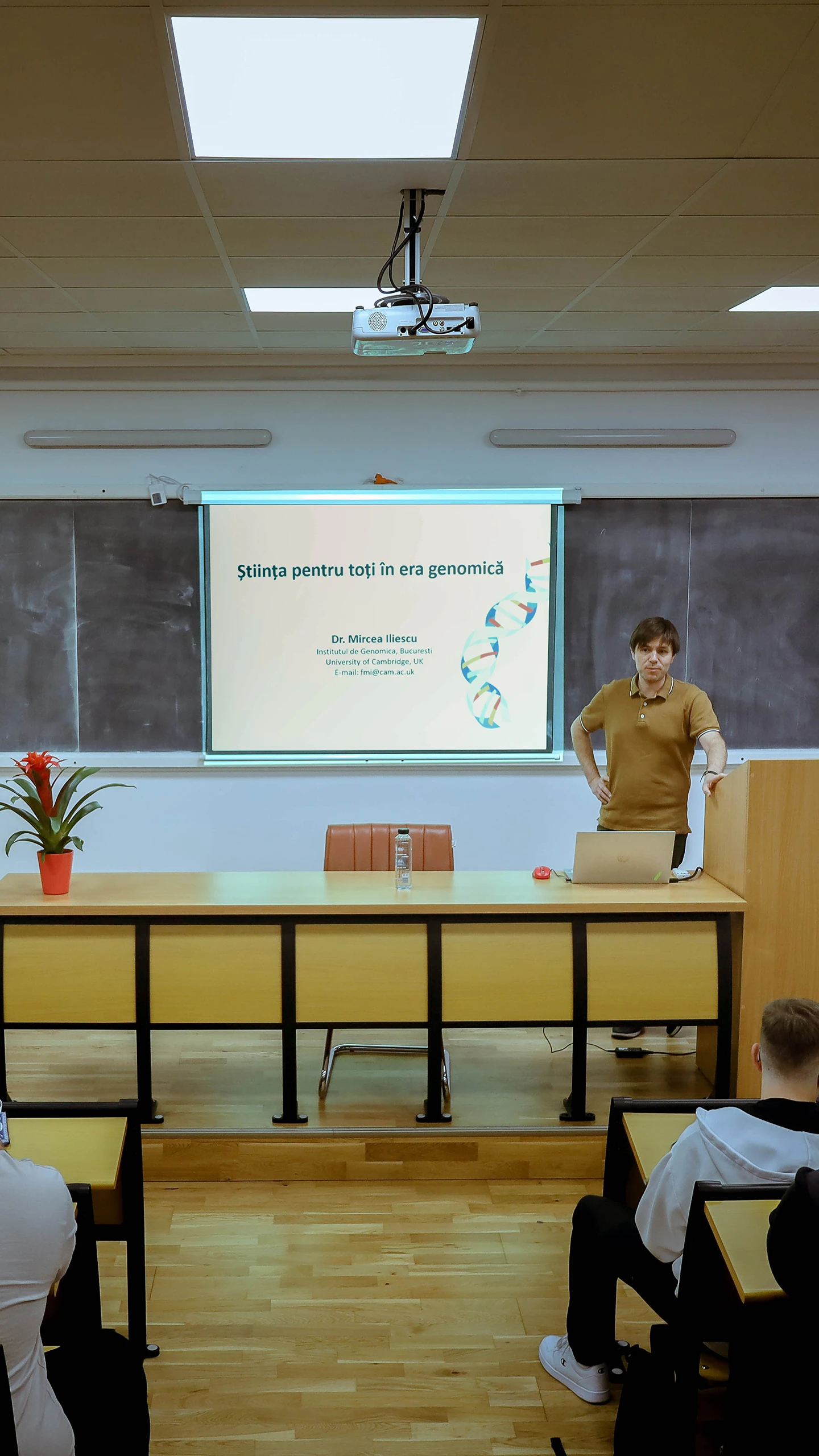 Știință pentru toți în epoca genomică: Dialog esențial între cercetarea de vârf la USVT