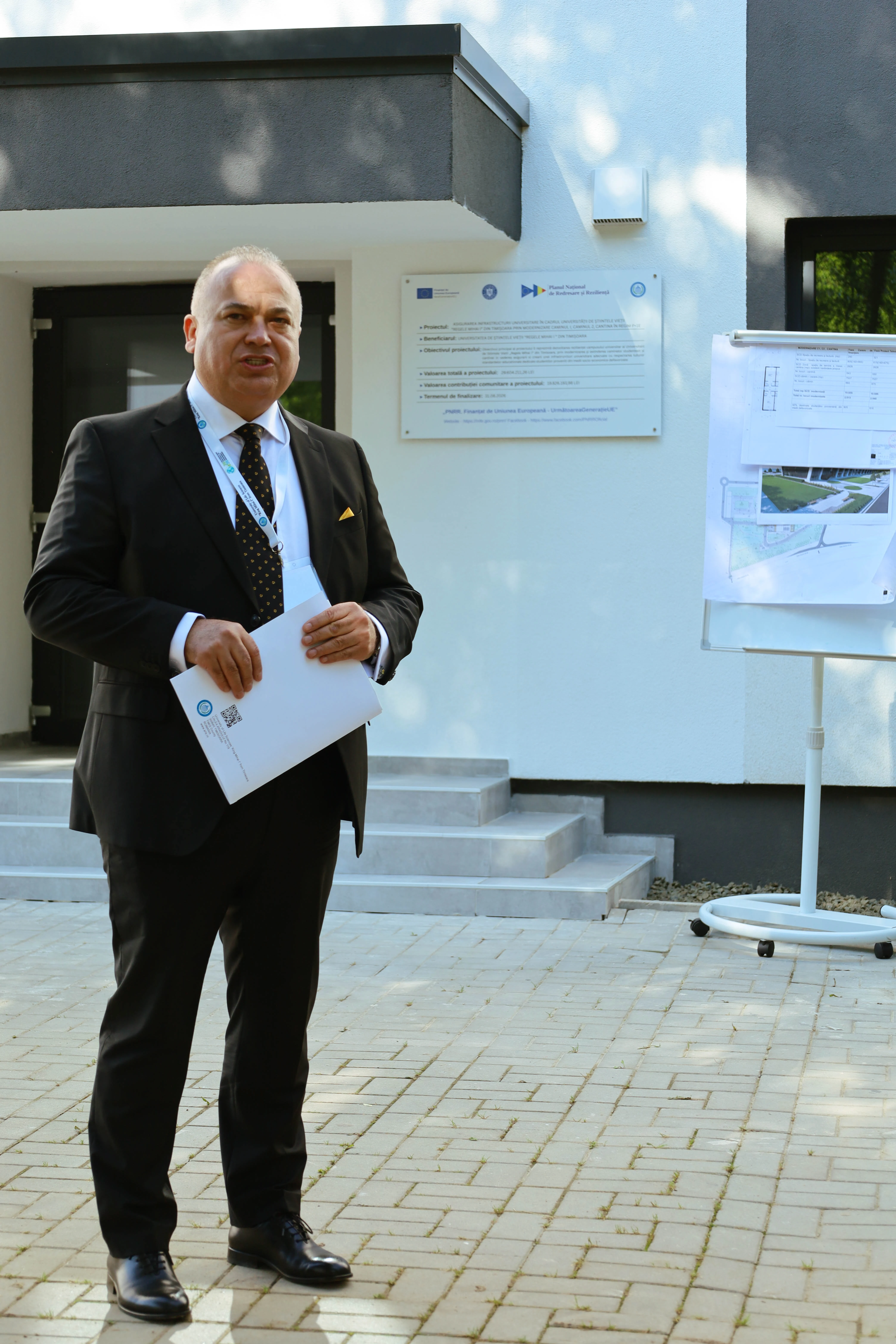 Prof. univ. dr. Cosmin Alin Popescu, rectorul USVT, prezentând rezultatele proiectului de modernizare.