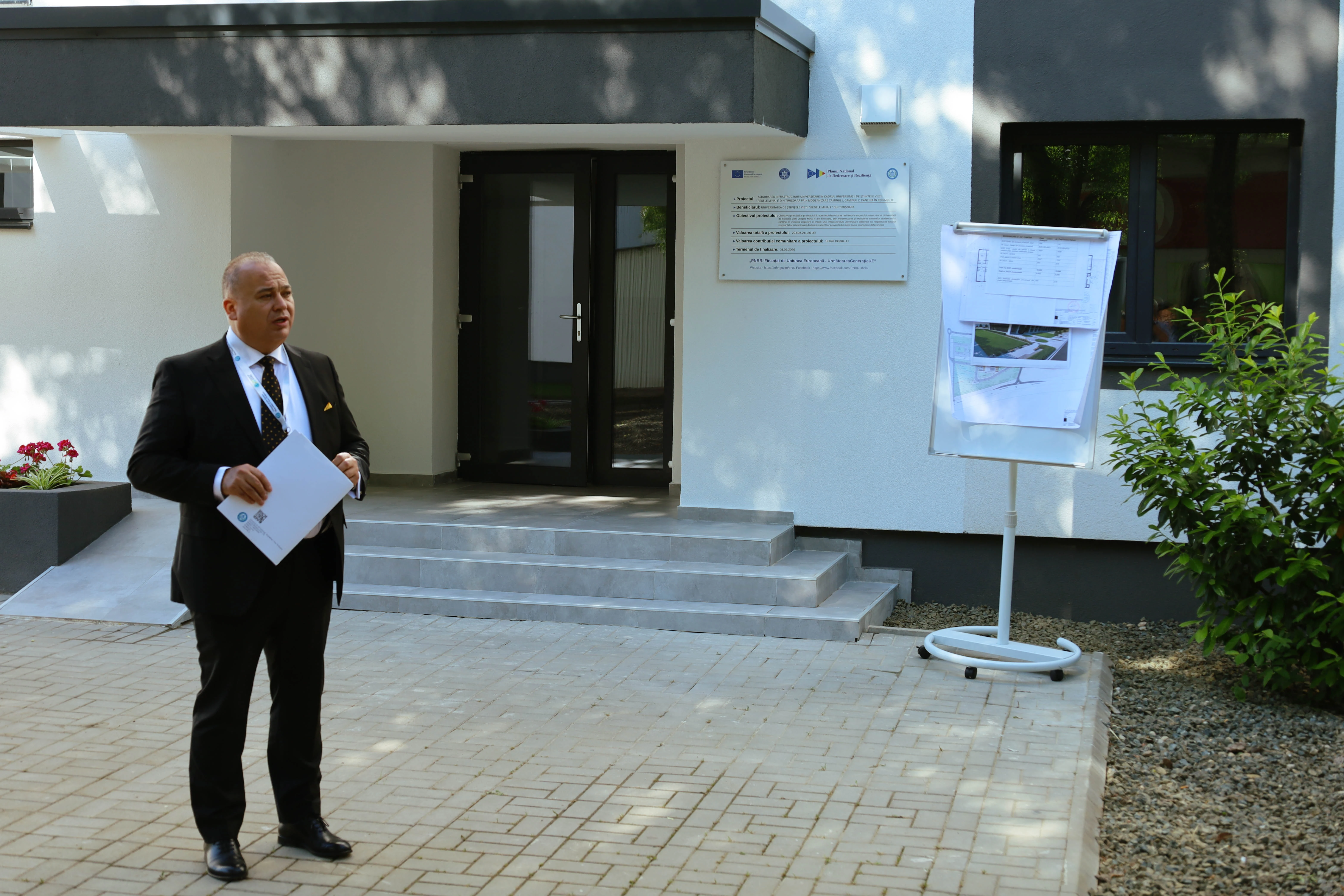Prof. univ. dr. Cosmin Alin Popescu, rectorul USVT, prezentând rezultatele proiectului de modernizare.